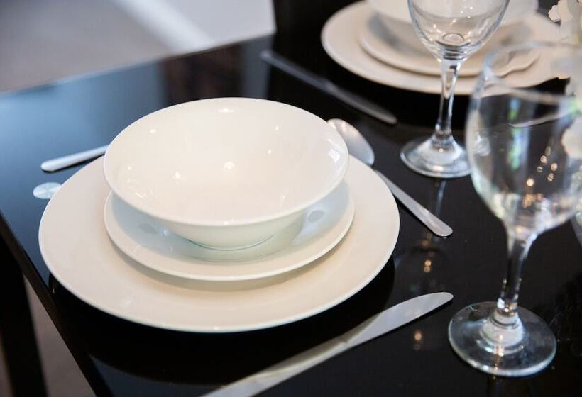 Velvet 2 Bedroom Apartment, Brewery Road, Hoddesdon