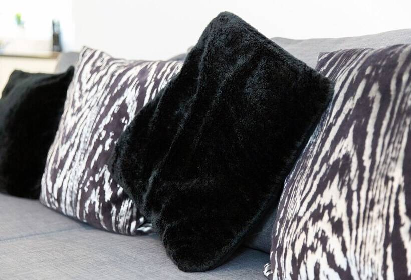 Velvet 2 Bedroom Apartment, Brewery Road, Hoddesdon