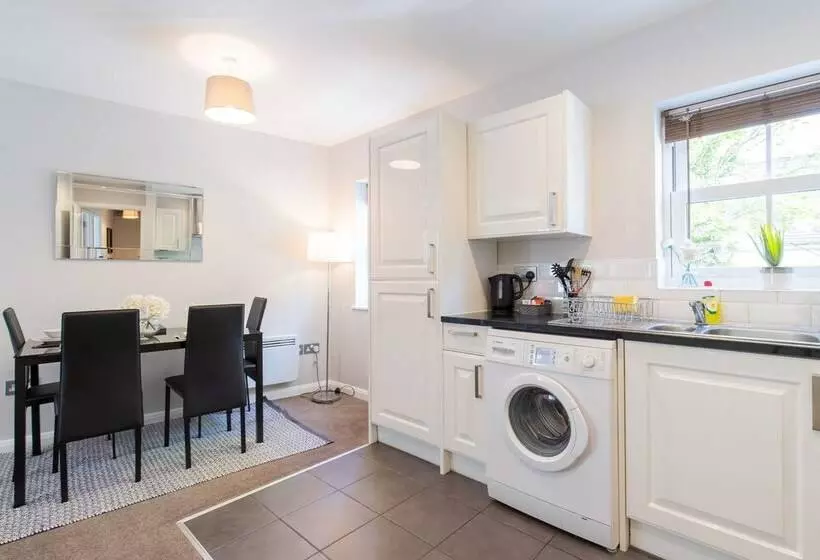Velvet 2 Bedroom Apartment, Brewery Road, Hoddesdon