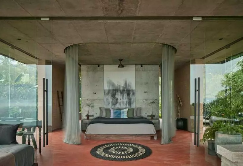 Achioté Architectural Gem Adults Only