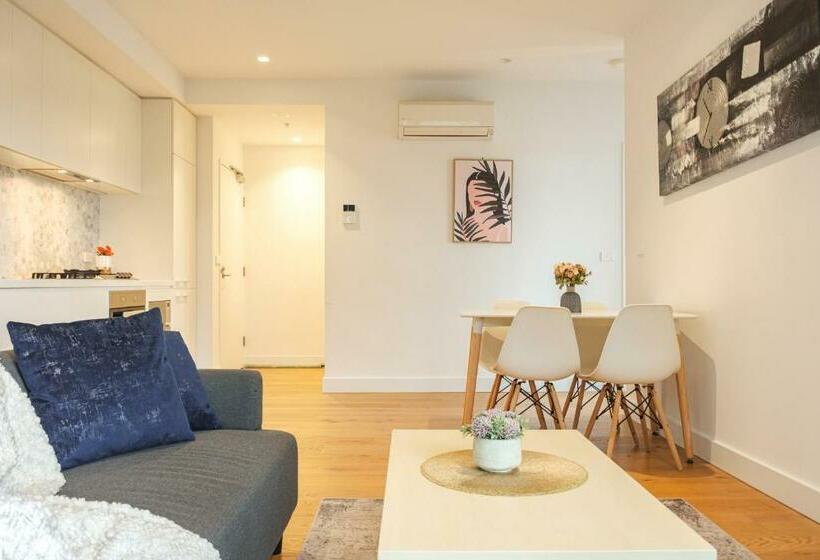 Box Hill Center 2br1ba View Balcony Wifi Parking