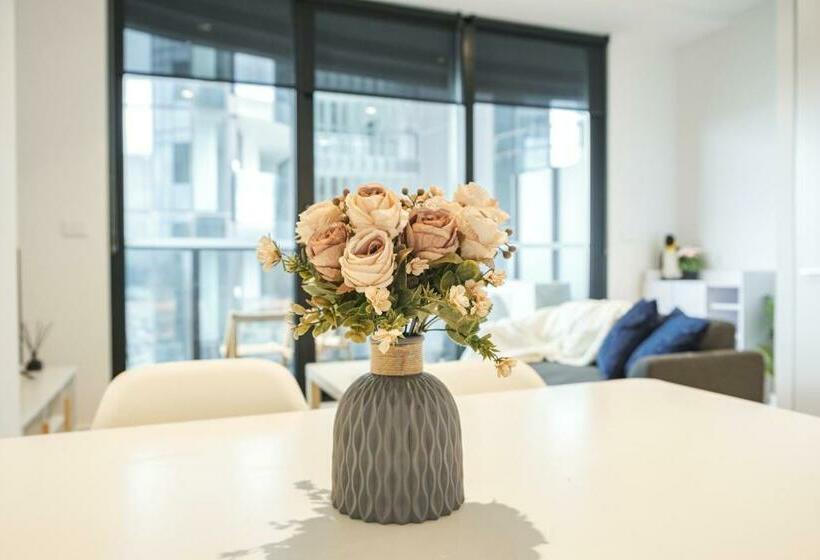 Box Hill Center 2br1ba View Balcony Wifi Parking