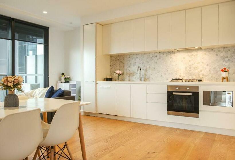 Box Hill Center 2br1ba View Balcony Wifi Parking