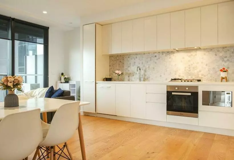 Box Hill Center 2br1ba View Balcony Wifi Parking