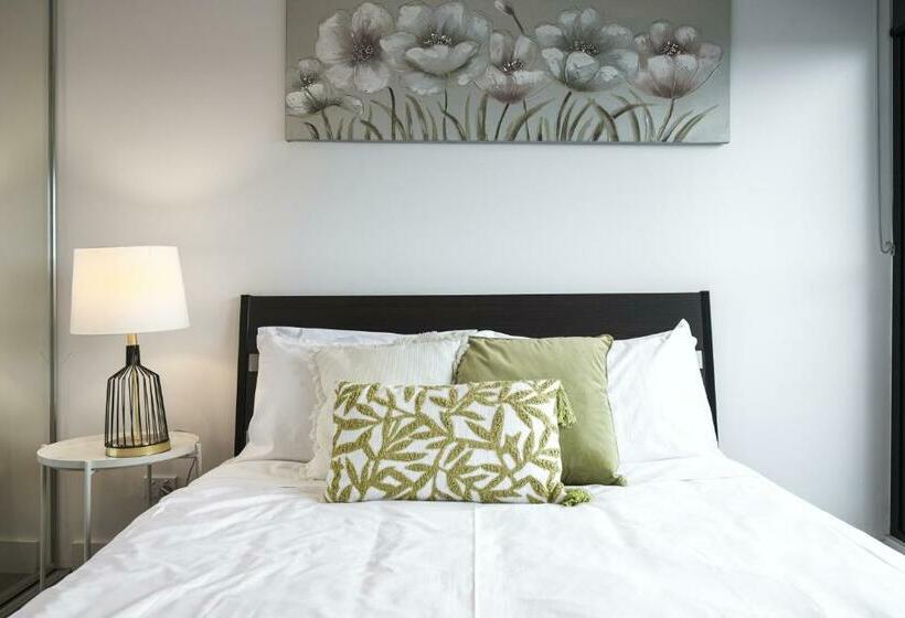 Box Hill Center 2br1ba View Balcony Wifi Parking