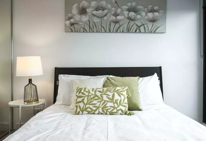 Box Hill Center 2br1ba View Balcony Wifi Parking