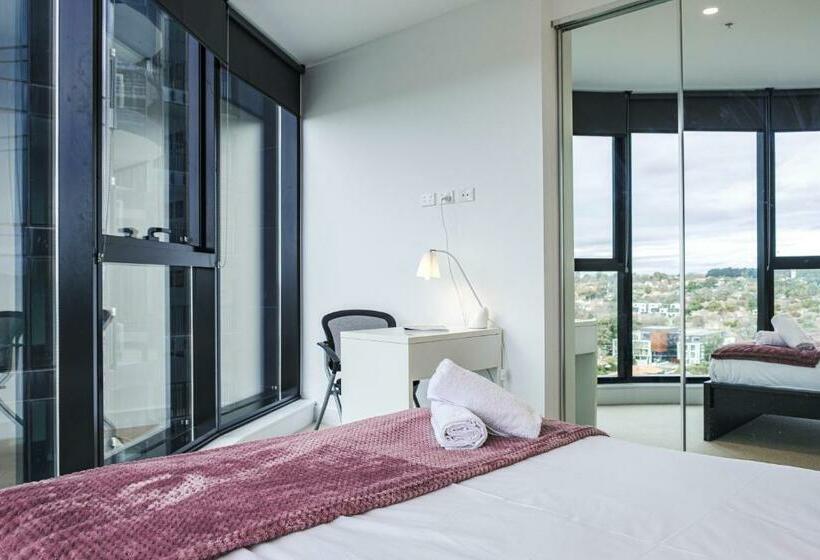 Box Hill Center 2br1ba View Balcony Wifi Parking