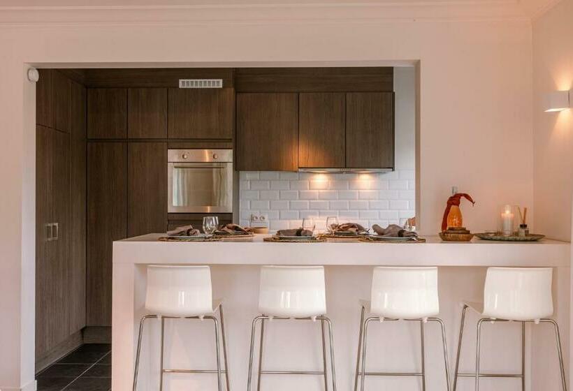 Family Apartment With Lovely Garden And Parking