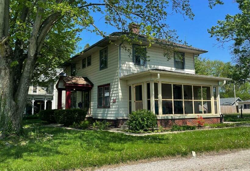 Historic Downtown Brownsburg Home W/charm