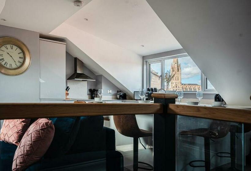 Stunning 2 Br Condo With Breathtaking Cathedral Views