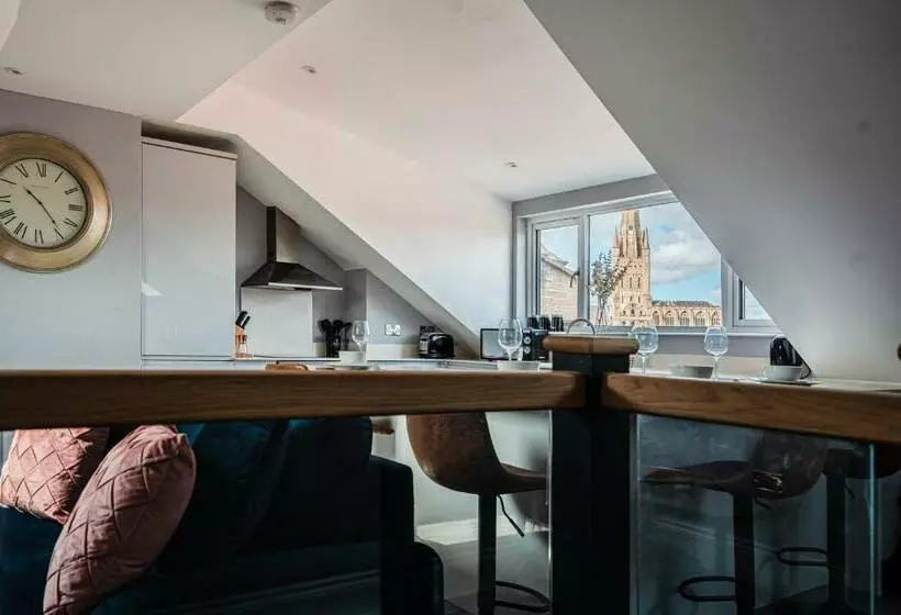 Stunning 2 Br Condo With Breathtaking Cathedral Views