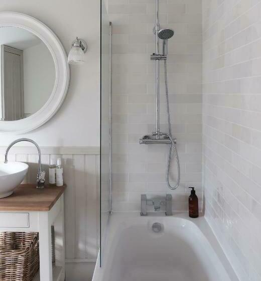 Luxury Living Outside The City Walls Sleeps Six!