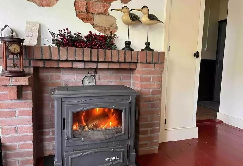 Private Characteristic Farmhouse Near The Lake