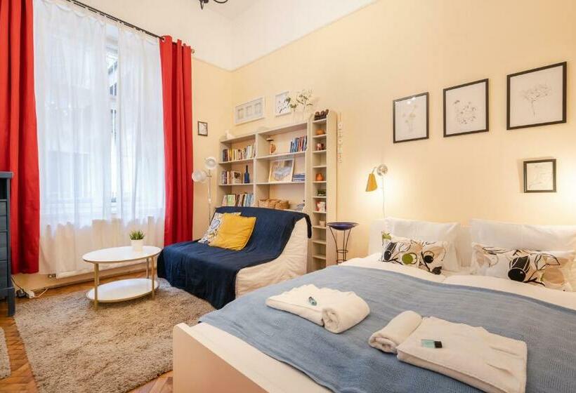 Bpr Pleasant Lair In The Center