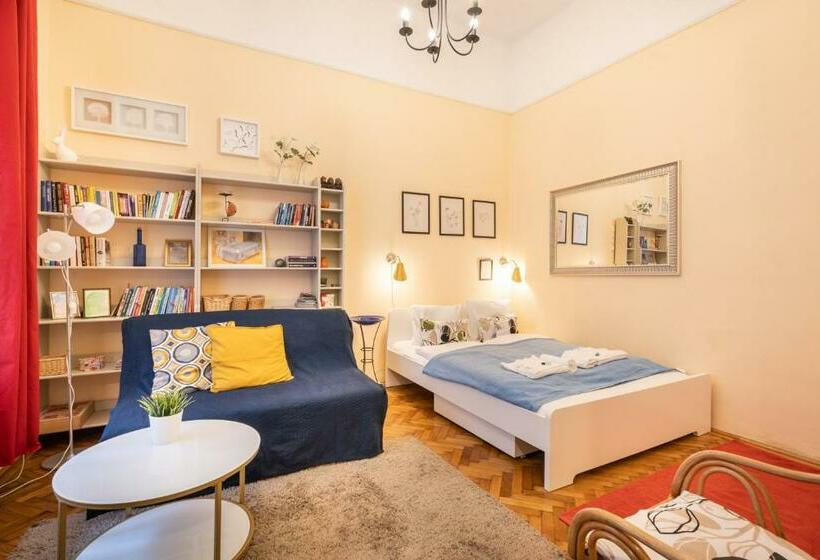 Bpr Pleasant Lair In The Center