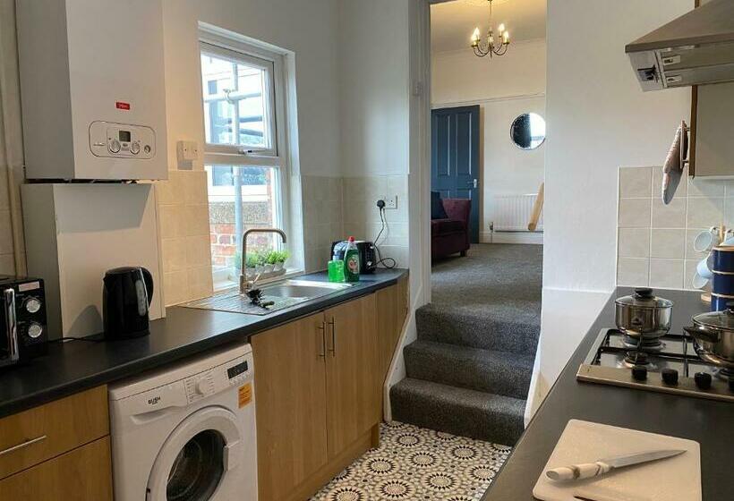 Rawling   Canny 2 Bed Flat Close To Ncle Free Wifi & Parking