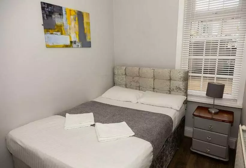 Alexander Apartments Ss