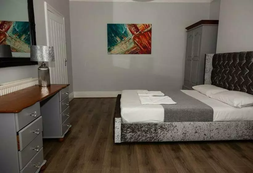 Alexander Apartments Ss