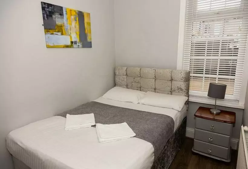 Alexander Apartments Ss