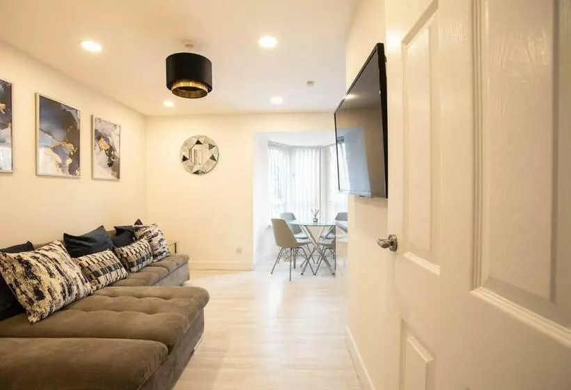Hydro Glasgow City Apartment