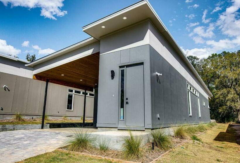 Brand New Luxurious Home