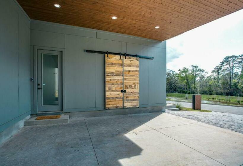 Brand New Luxurious Home