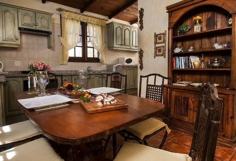 Bougainvillea Cottage