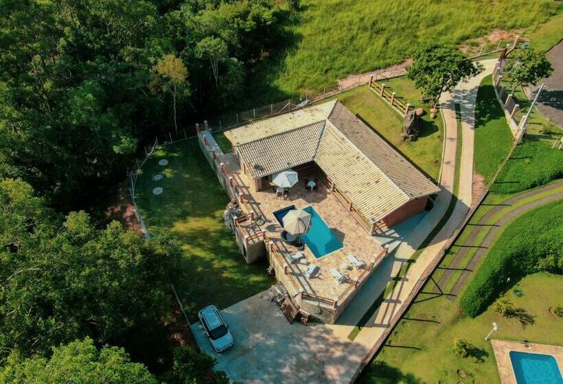 Chácara Com Piscina Aquecida Em Condomínio Fechado