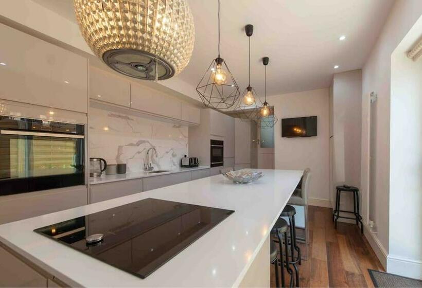 Large Townhouse Penarth, Cardiff