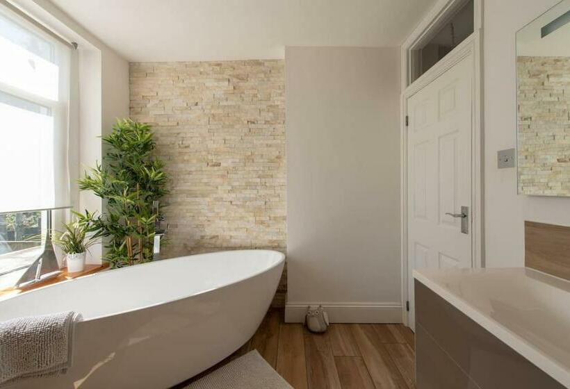 Large Townhouse Penarth, Cardiff