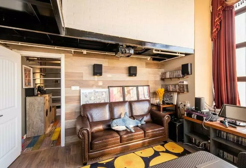 Locals Apartment House 00