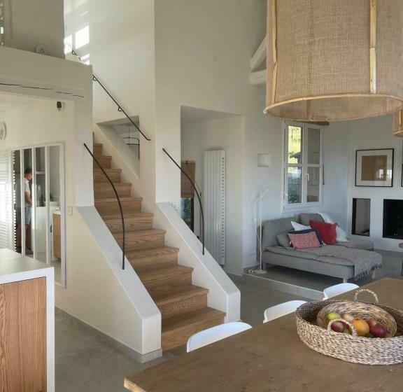 L Adret De Costelongue