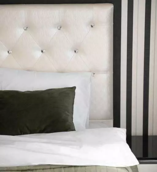 Rentwill Apartments Black&white