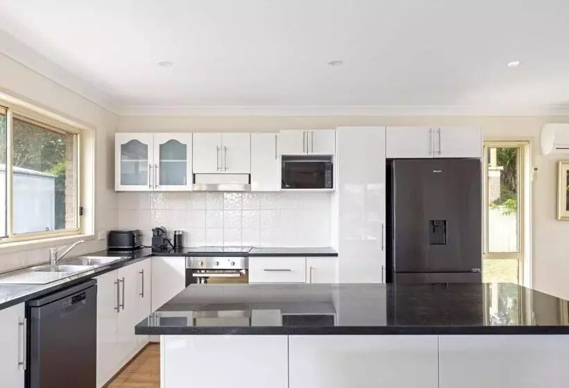 Pet Friendly   Views  Meters To The Beach & Anchorage Port Stephens