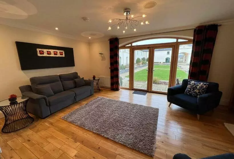 24 Castle Hume Court Holiday House