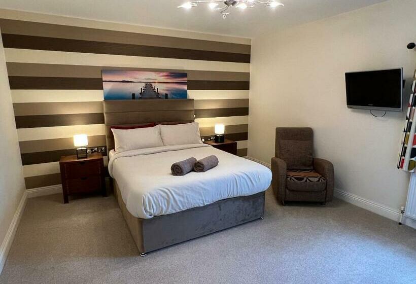 24 Castle Hume Court Holiday House