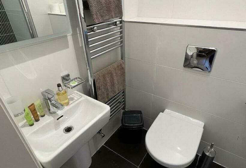 24 Castle Hume Court Holiday House