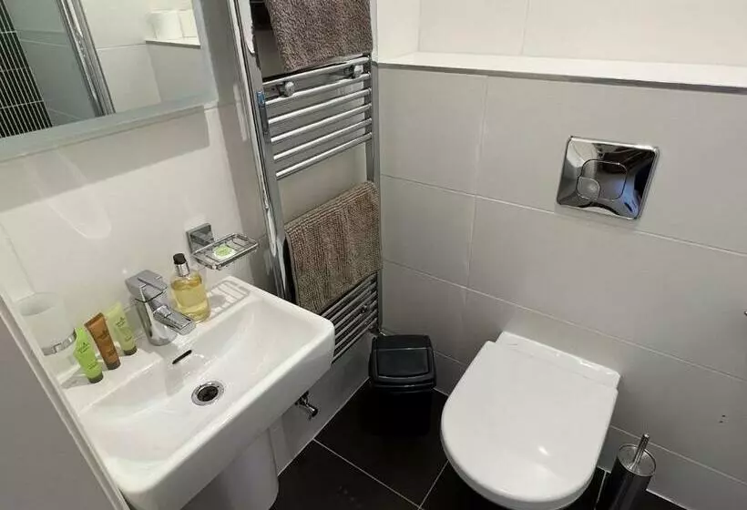 24 Castle Hume Court Holiday House