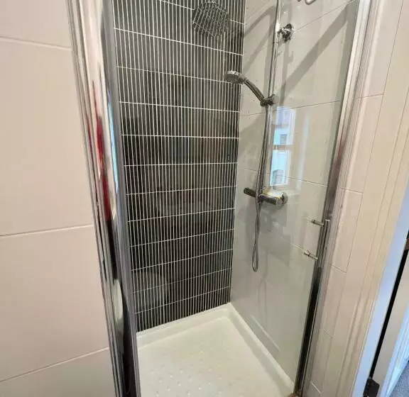 24 Castle Hume Court Holiday House