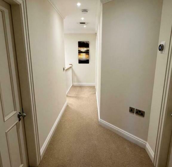 24 Castle Hume Court Holiday House