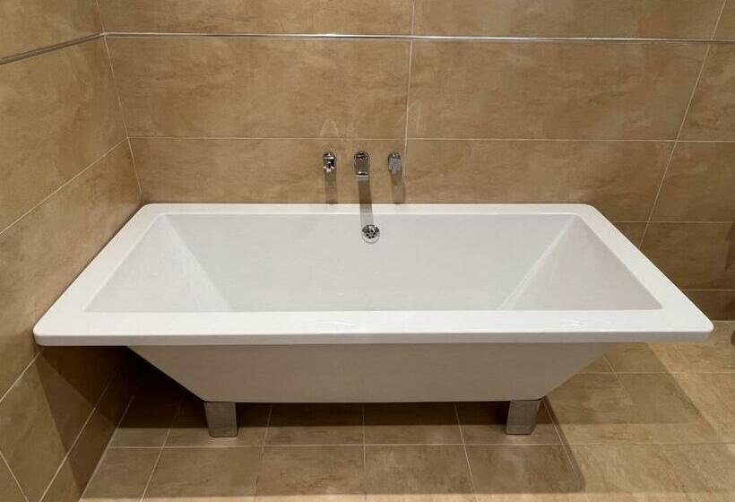 24 Castle Hume Court Holiday House