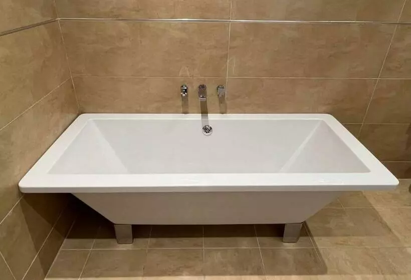 24 Castle Hume Court Holiday House