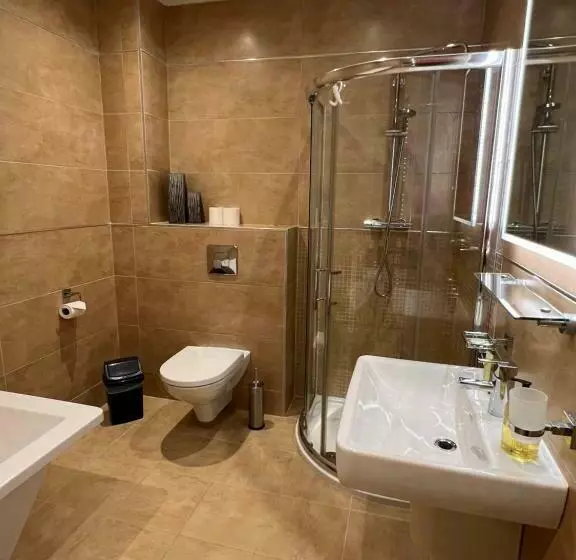 24 Castle Hume Court Holiday House