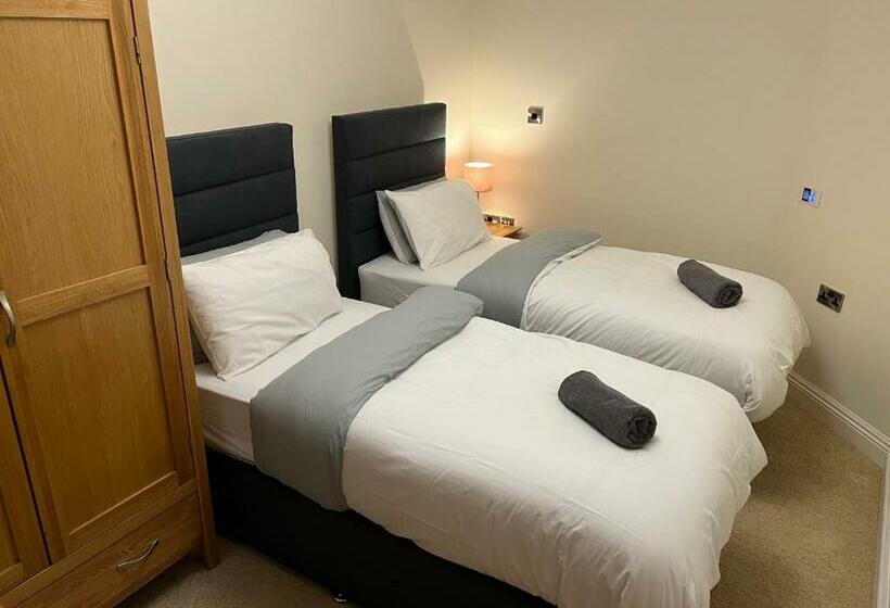 24 Castle Hume Court Holiday House