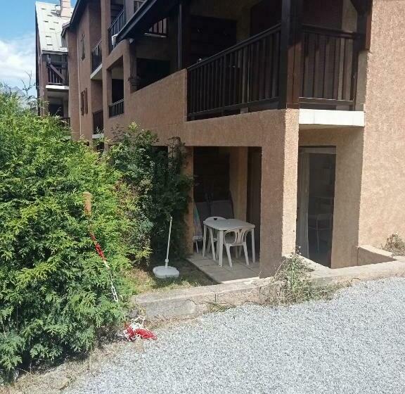 Appartement En Rez De Jardin Et Parking Privatifs Près Des Pistes