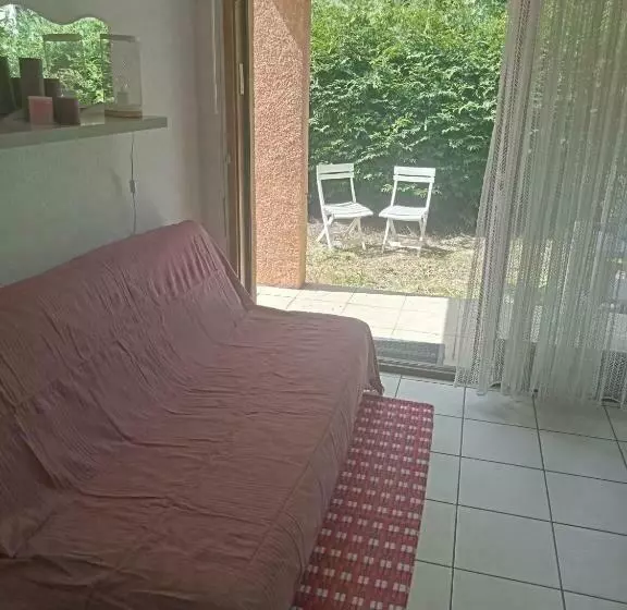 Appartement En Rez De Jardin Et Parking Privatifs Près Des Pistes