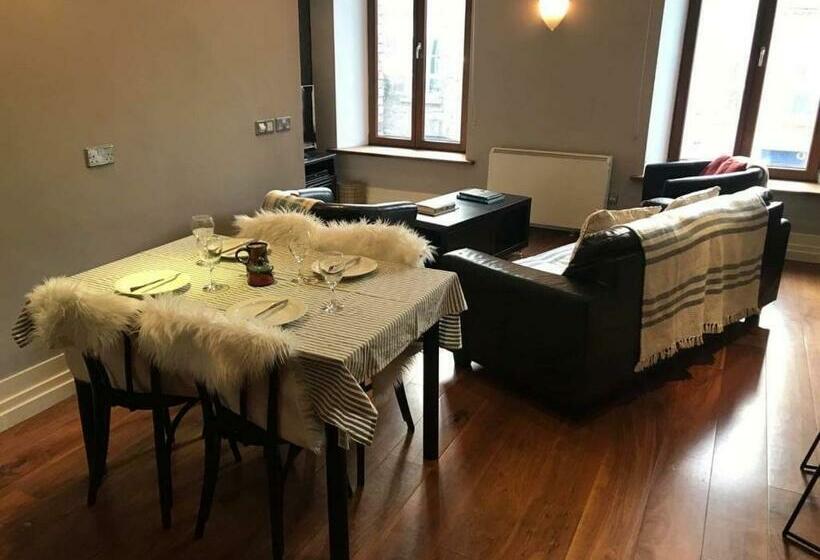 Centre Of Dingle Town   Luxury Holiday Apartment