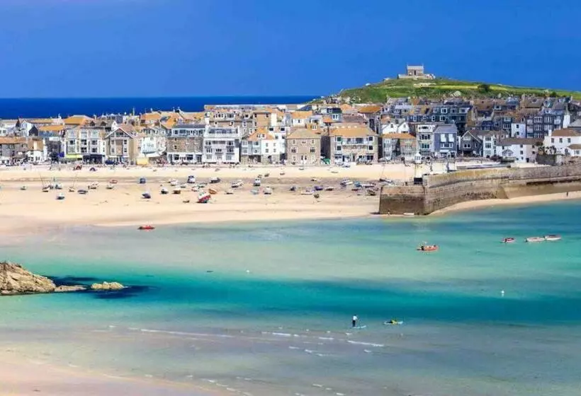 Luna Beach   Luxury Carbis Bay Apartment + Parking