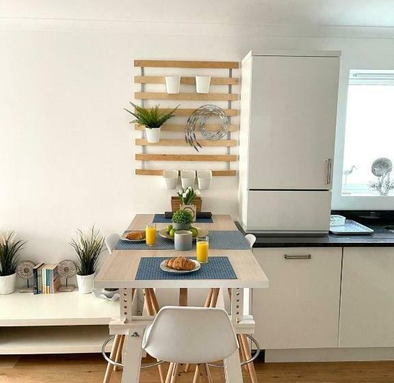 Luna Beach   Luxury Carbis Bay Apartment + Parking