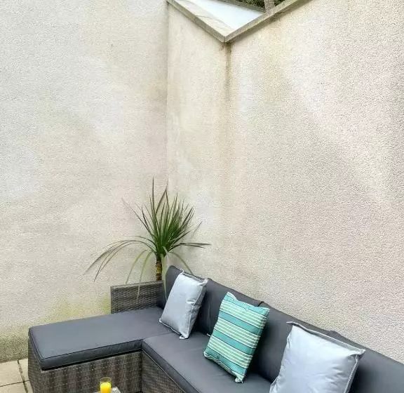 Luna Beach   Luxury Carbis Bay Apartment + Parking